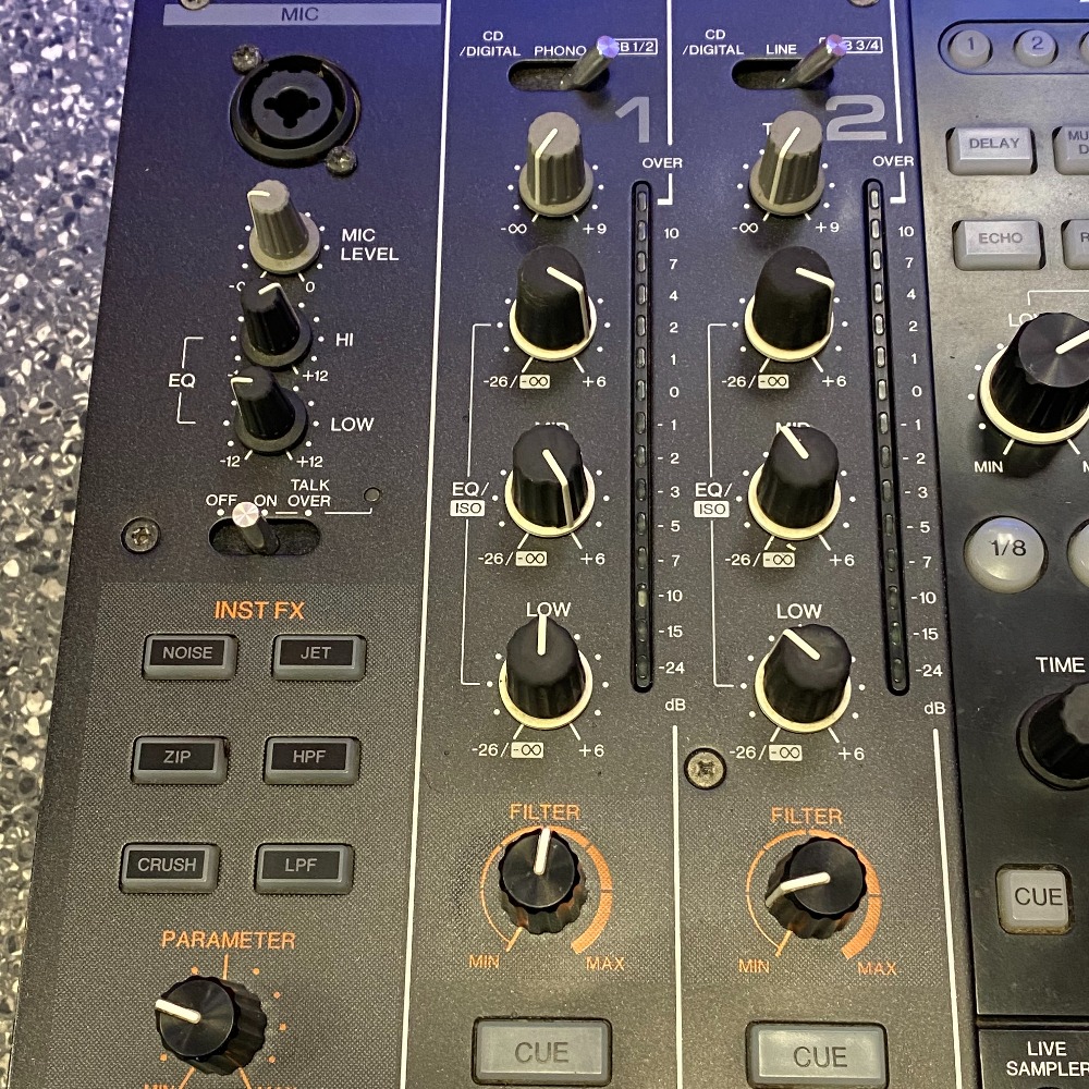 Table De Mixage DJ Pioneer DJM 2000 - Très Bon État - Avec Flight Case Thomann